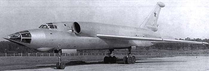 Tu-128  Ǿ Tu-98 ݱ. ҷ   ݱ⸦  ϴٰ Tu-22 踦 ð  ҵǾ. <ó: Public Domain>