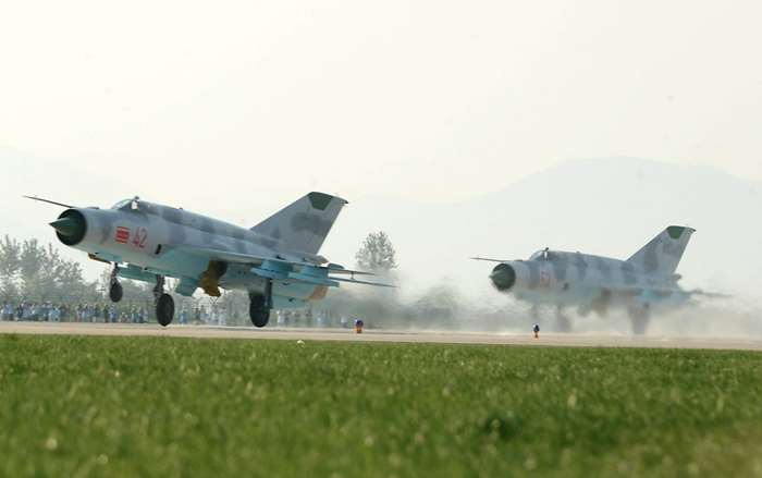 MiG-21 전투기 <출처: public domain>