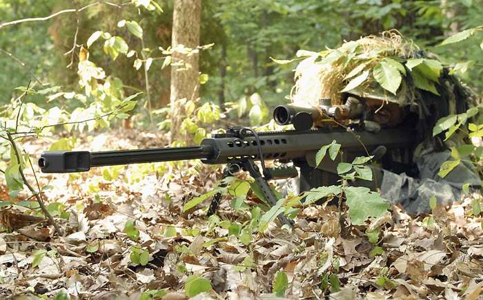 M82 바렛 저격소총으로 무장한 미 육군 저격수 <출처: 미 국방부>