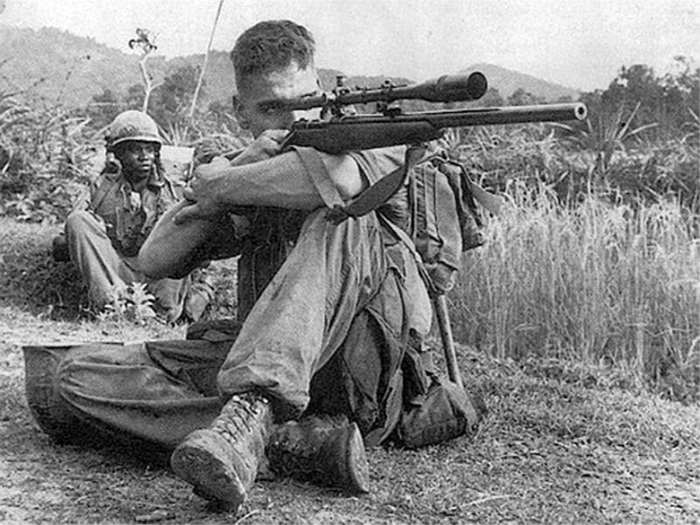 카를로스 해스콕은 확인사살 93건을 기록한 베트남 전쟁 최고의 저격수였다. <출처: Public Domain>