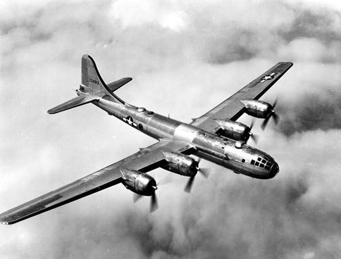 2차 대전 중에 최고의 비행성능을 가진 보잉(Boeing) B-29 폭격기 <출처 : Signaleer at wikimedia>