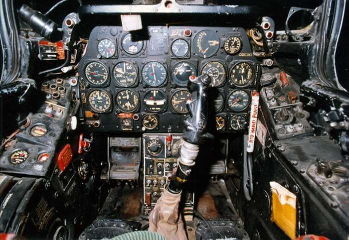 노스 아메리칸 F-86 세이버(Sabre) 전투기의 조종실 <출처 : 미 공군 홈페이지>