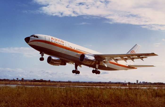 1972 10 28 ù  A300B <ó : >