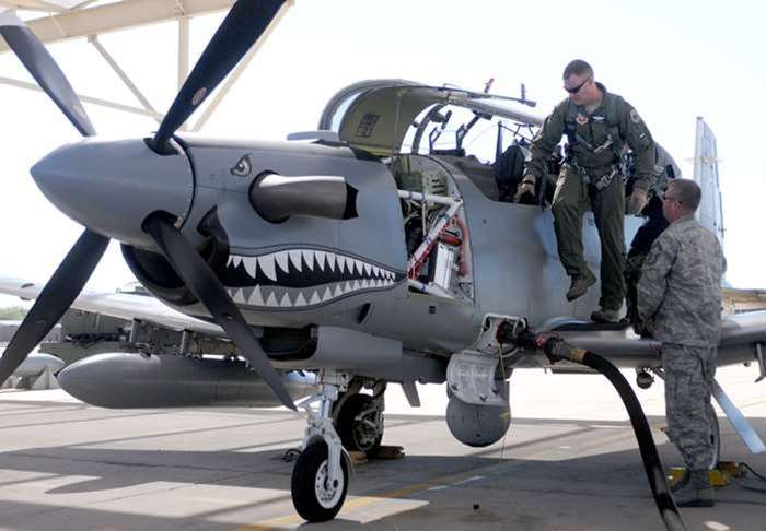 2010 10   򰡸  AT-6C ݱ <ó : U.S. Air Force photo/Maj. Gabe Johnson>