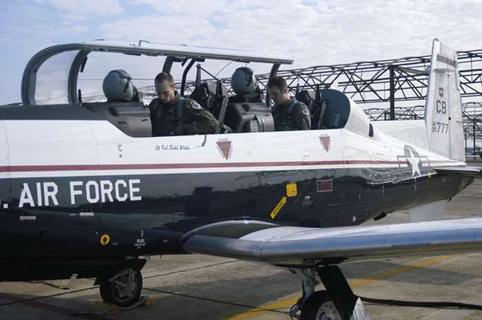 Ĺ ¼ ġ ٴ  T-6 ػ II <ó USAF photo by 2nd Lt. Kristin Hollrith>