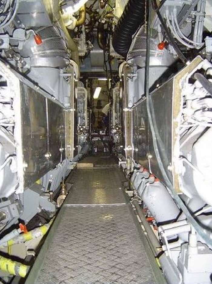 남아공 해군용 209급 잠수함 디젤 발전기실 <출처 : navy.mil.za>
