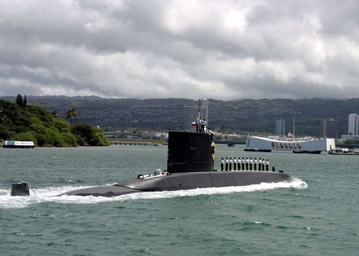 진주만을 방문한 칠레 해군의 톰슨급 잠수함 SS-21 심슨 <출처 : U.S. Navy photo by Journalist 3rd Class Corwin Colbert>