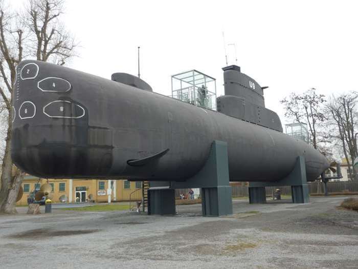 퇴역후 야외 전시중인 205급 잠수함 U-9 <출처: (cc) ThE cRaCkEr at Wikimedia.org>