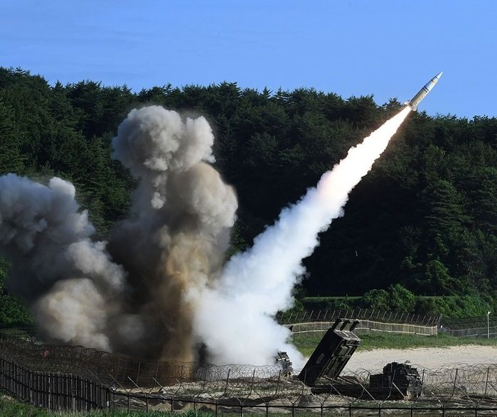 킬체인 훈련으로 동해안으로 발사되는 주한미군의 에이태킴스 미사일 <출처: 국방부>