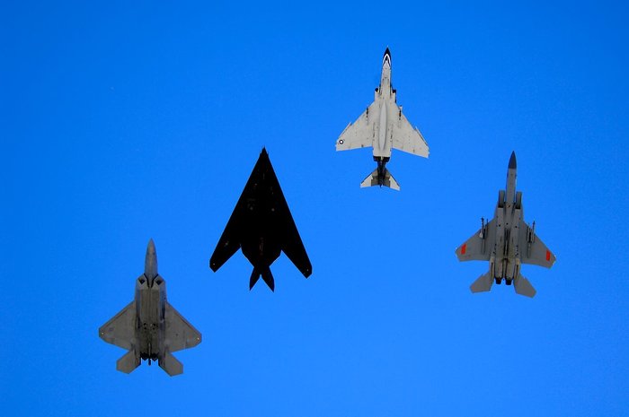 װֿ  Բ     װ. ·κ F-22 (Raptor), F-117 Ʈȣũ, F-4 (Phantom) II, F-15 ̱(Eagle)̴. <ó:  /Sgt. Jason Colbert>