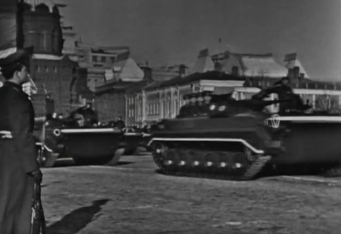 1967   ۷̵忡 ó ܺο  巯 BMP-1.   ڵ鿡 û  ־. < ó: Ʃ ĸ >