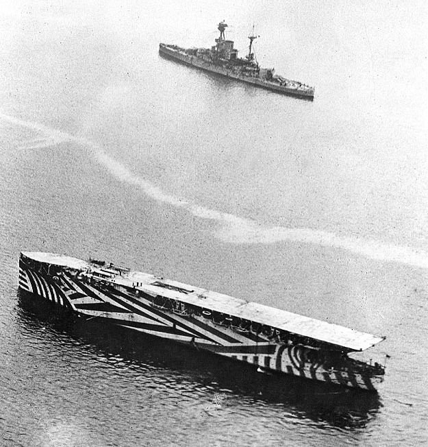 탁 트인 비행갑판을 가진 최초의 항공모함 아거스함 <출처 : 미 해군>