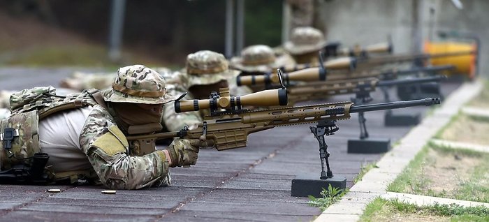 볼트액션 저격총(사진은 Sako TRG M10)으로 사격훈련 중인 해군 UDT/SEAL 특임대원들. <출처: 대한민국 해군>