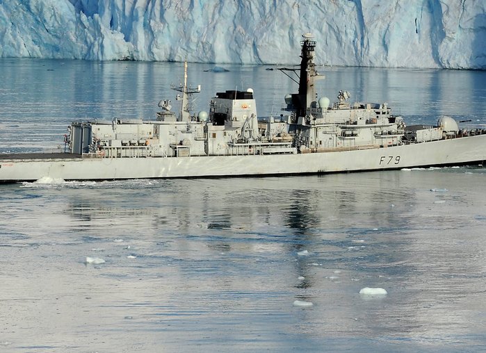 남극 인근을 항해중인 F79 HMS 포틀랜드 <출처 : royalnavy.mod.uk>