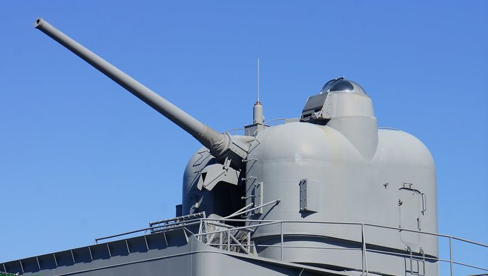 Mk.42 54 5ġ(127 mm)    <ó : Hunini at wikimedia.org>