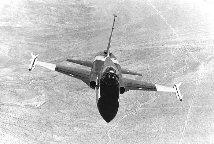    F-5A  <ó :  >