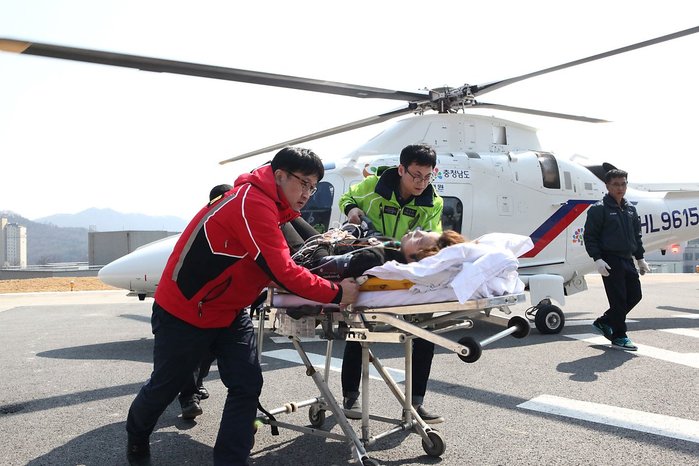 의료 후송에 사용되는 헬리콥터(air ambulance) <출처 : 단국대학교>