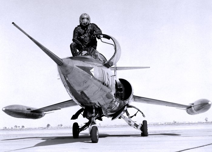 
XF-104 ŸͿ    (Tony LeVier) <ó:  >