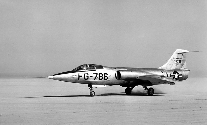      XF-104 (1 ) . XF-104 Ư ü ª ĺ . <ó:  >