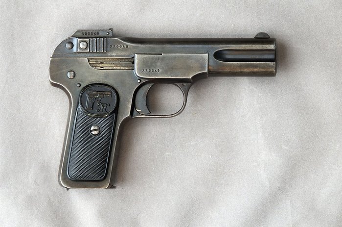 FN M1900 < ó: (cc) Judson Guns at Wikimedia.org >