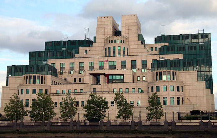 영국 런던의 비밀정보국(MI6)의 본부 전경. < 출처: Wikimedia Commons>