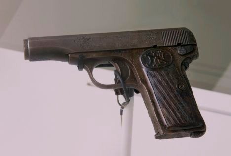 긱 ġ  FN M1910 <ó: (cc) Daniel R. Blume at Wikimedia.org >