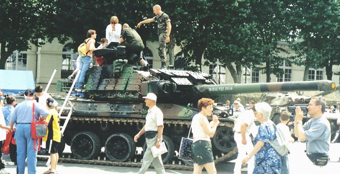 Ϲ  尩  AMX-30 극 <ó: (cc) MWAK at wikimedia.org>