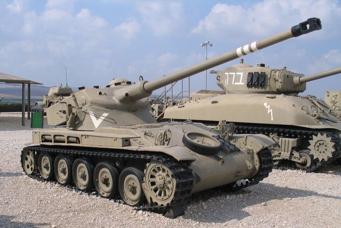 1950 ʹ Ե AMX_13  <ó: (cc) Bukvoed at wikimedia.org>