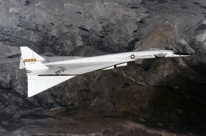MiG-25 ź    ̱  ݱ XB-70.   ҵǾ. <ó: Public Domain >