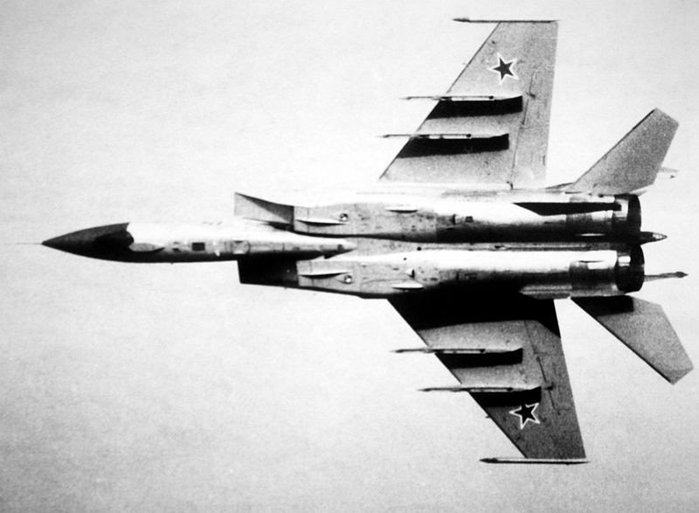 MiG-25R <ó: (cc) Himmat Rathore at Wikimedia.org >