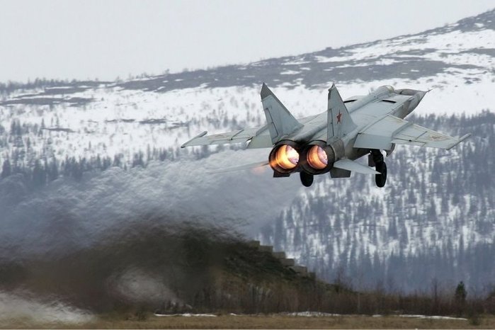 MiG-25RB <ó: (cc) Dmitriy Pichugin at Wikimedia.org >