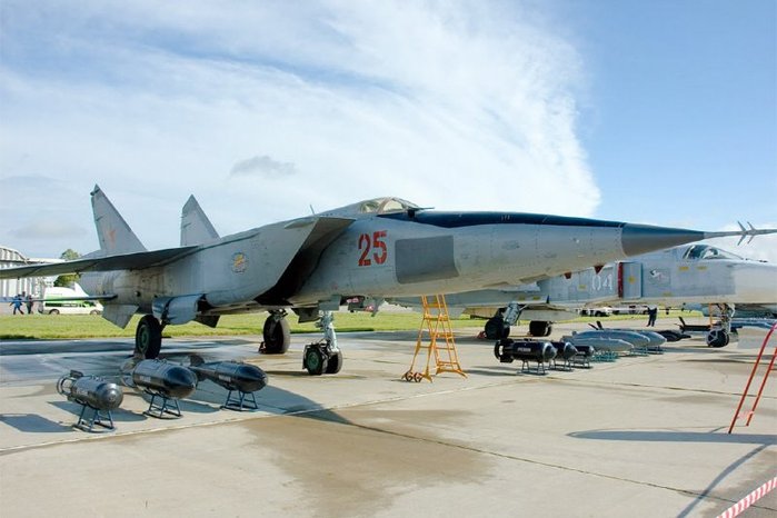 MiG-25RBSh <ó: (cc) Dmitry A. Mottl at Wikimedia.org >