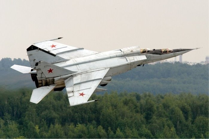 MiG-25PU <ó: (cc) Leonid Faerberg at Wikimedia.org >