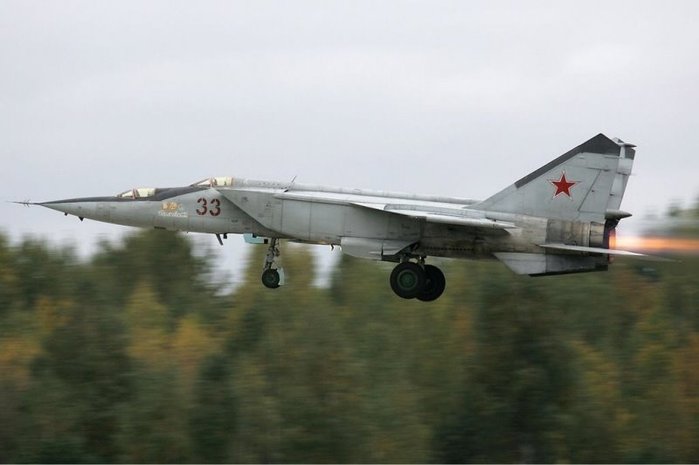 MiG-25RU <ó: (cc) Dmitriy Pichugin at Wikimedia.org >