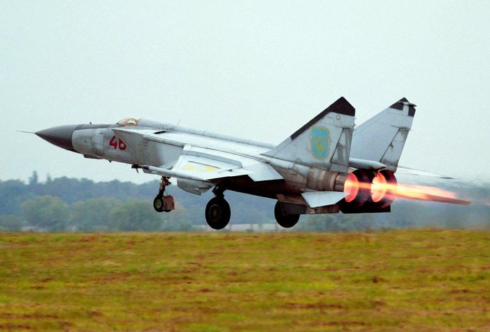 MiG-25 ۽ ,   F-X    Ѿ߸ ߴ. <ó: krasvozduh.ru>