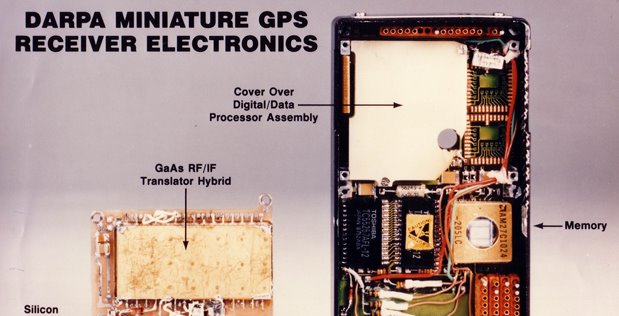 DARPA가 개발한 소형 GPS 수신기 <출처: DARPA>