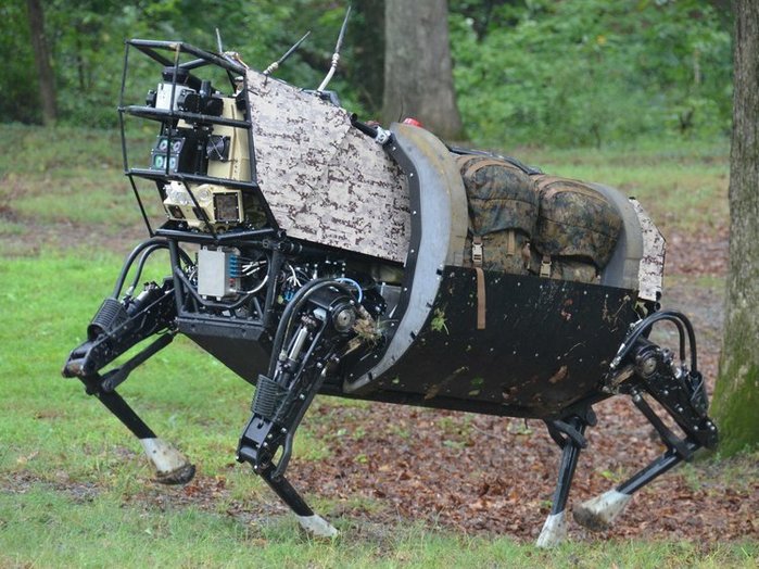 4족 보행 로봇인 알파독 <출처: DARPA>