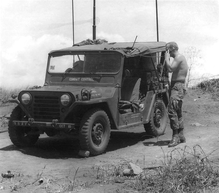 1960 ġǱ  M151 MUTT ⸸ Ʈ ԵǸ鼭  ޴´. <ó: Public Domain>