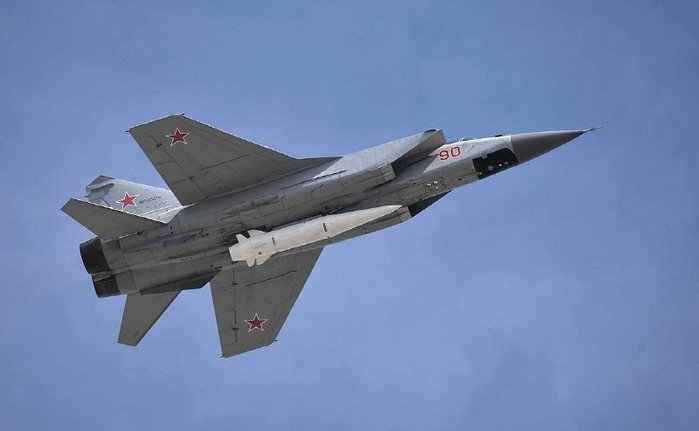 MiG-31K <ó: (cc) kremlin.ru at Wikimedia.org >