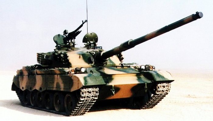 85  1990 ߹   ġ鼭 T-72 ݰ  س. <ó: Public Domain>