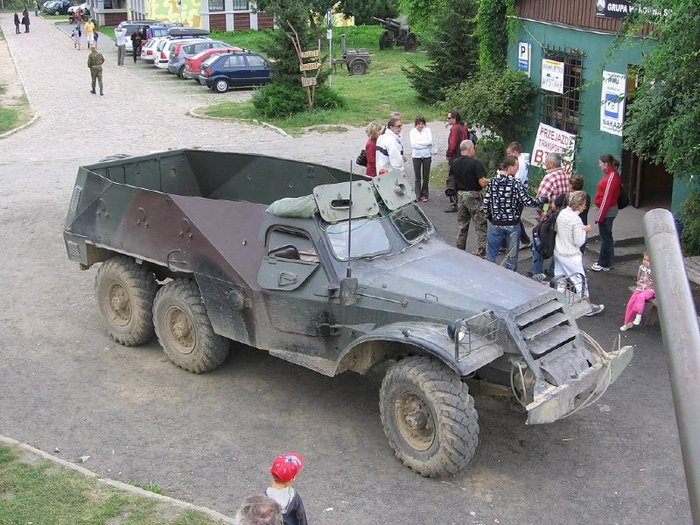 ž  BTR-152    尩⺸ٴ Ʈ . <ó: (cc) Marcin Chady at Wikimedia.org >