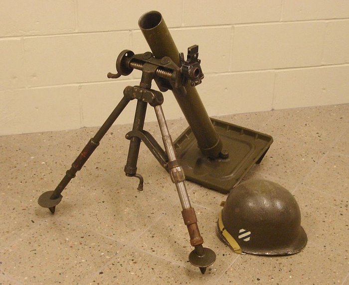 ̱  60mm ڰ M2. 2, ѱ, Ʈ  Ȱߴ. <ó: (cc) Curiosandrelics at Wikimedia.org >