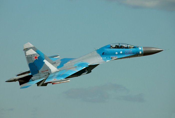 Su-30MK <ó: (cc) Sergey Krivchikov at Wikimedia.org >