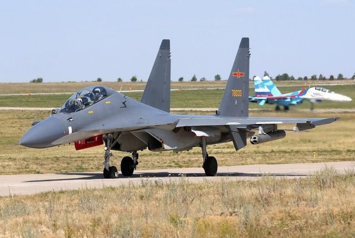 Su-30MKK <ó: (cc) Dmitriy Pichugin at Wikimedia.org >