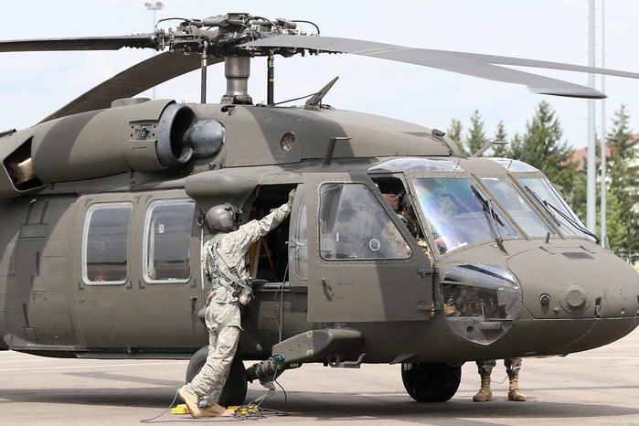    Ҽ UH-60L ȣũ. <ó:  /Staff Sgt. Larraine Whetstone>