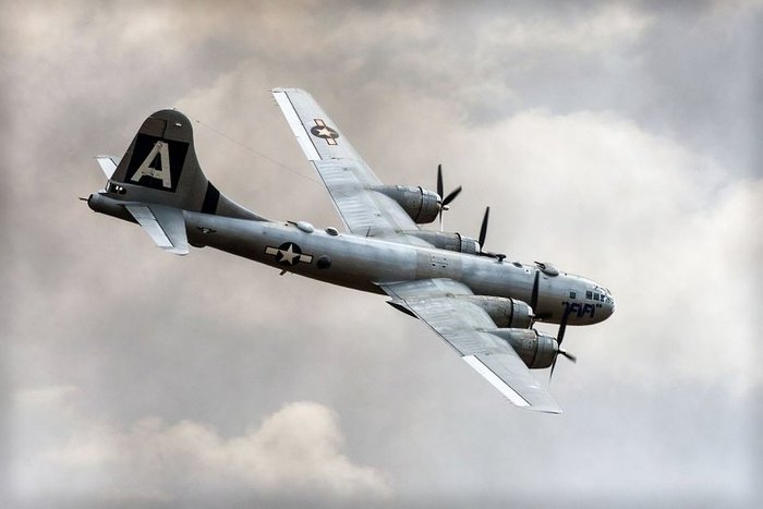 ݱ ô븦  B-29 Ʈ <ó: (cc) Joerg Spantzel at Wikimedia.org >