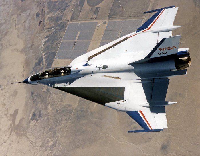 NASA ̰  絵  F-16XL  2 .  Ϳ   '۷' δ. <ó: NASA>