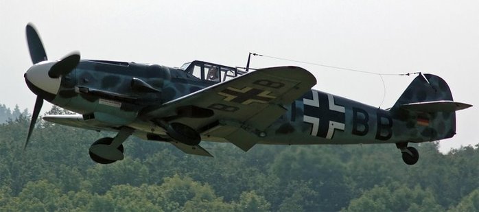Bf 109G  ̷  <ó: (cc) Kogo at Wikimedia.org >