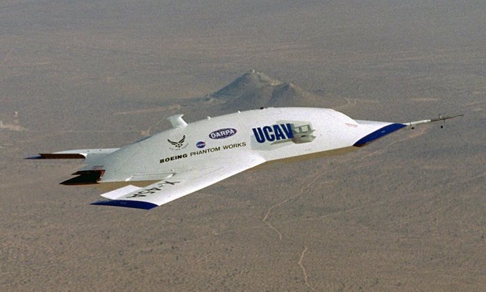 J-UCAS     ߴ X-45A .  ü  Ż, ʳ X-45C  (Phantom Ray) MQ-25 ÷(Stingray) Ǿ. <ó: Public Domain>
