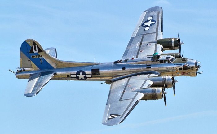 B-17 2     ϴ  ݱ. <ó: (cc) Airwolfhound at Wikimedia.org >